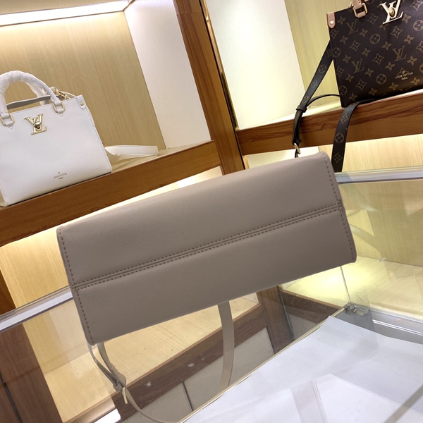 ルイヴィトンバッグ着用イメージ